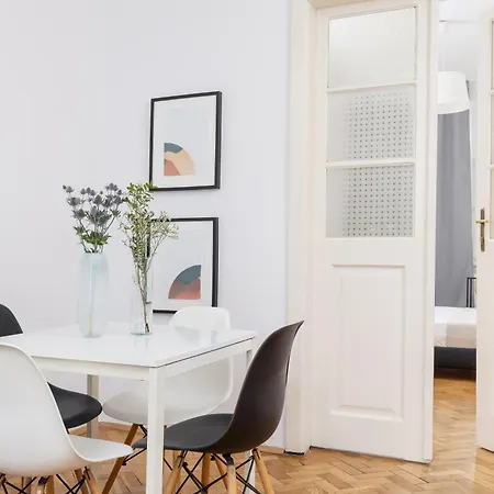 1-Bedroom Apartment With Balcony - Dluga 65 Krakow Exterior photo